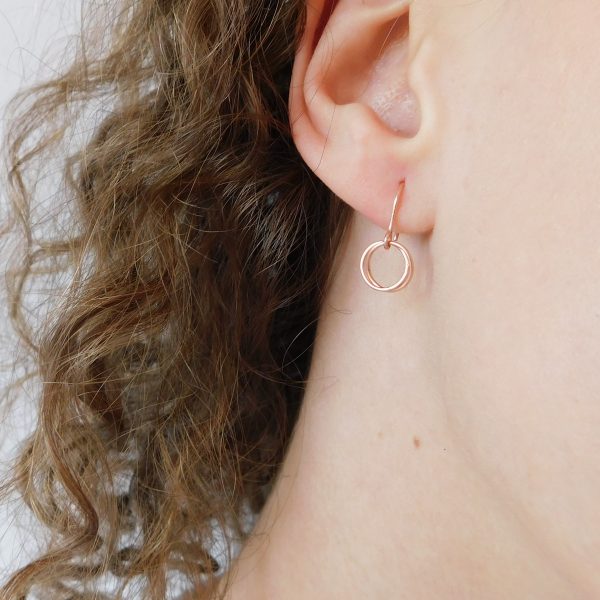 rose gold serenade earrings on model