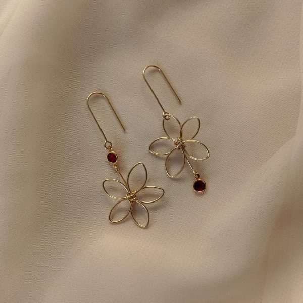 Gold flora earrings with red gem