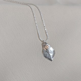 silver flourish necklace